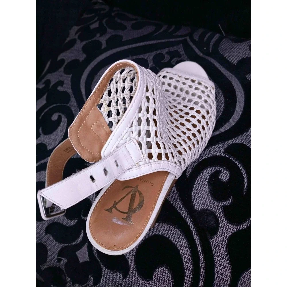Vince Camuto Signature vince camuto