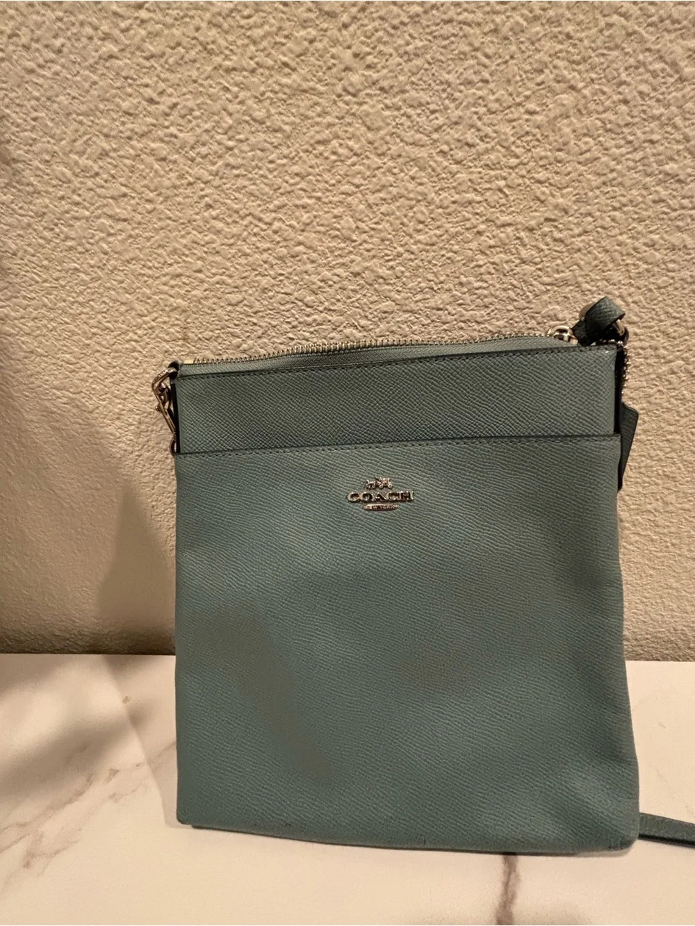 Coach compact pebble