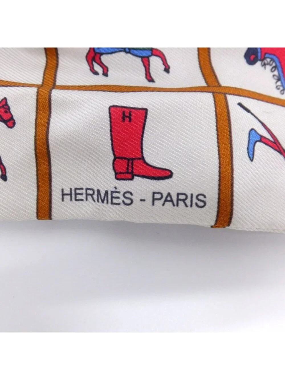 Hermes Ten Twilly Horse Tackle Couvertureset Tenues de Jour Off White Silk Scarf