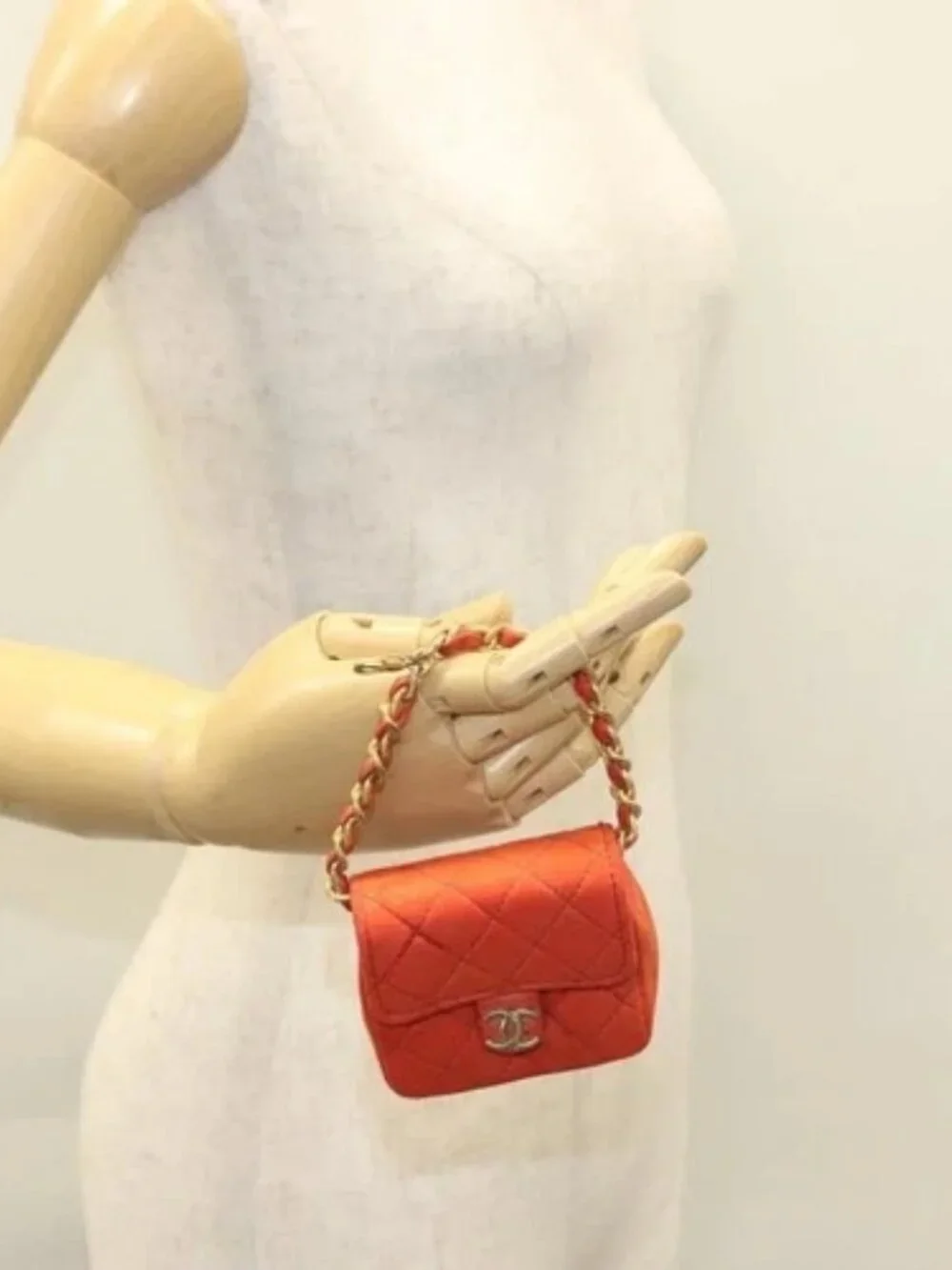 CHANEL brand	chanel color	orange
