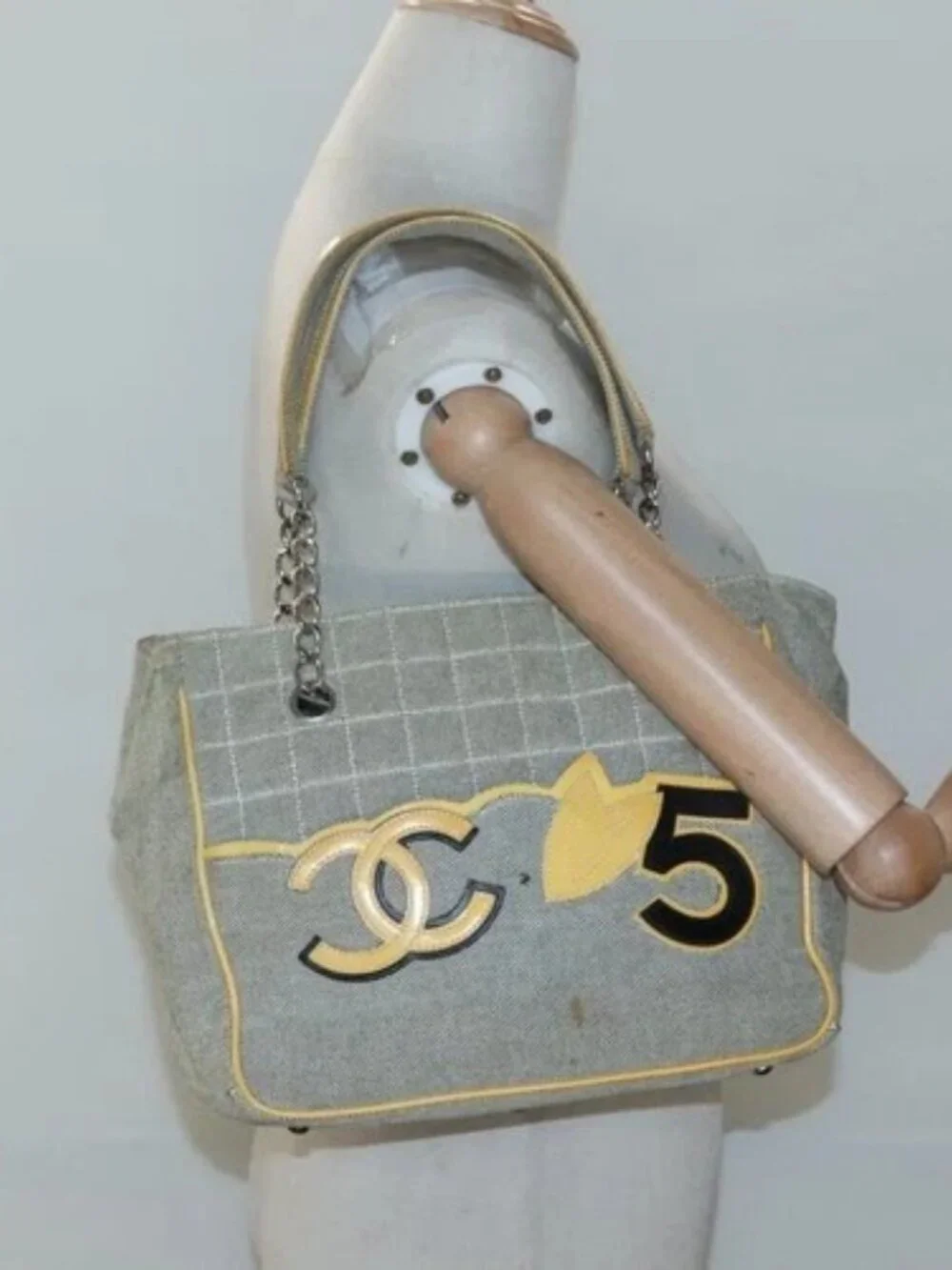 CHANEL brand	chanel color	beige