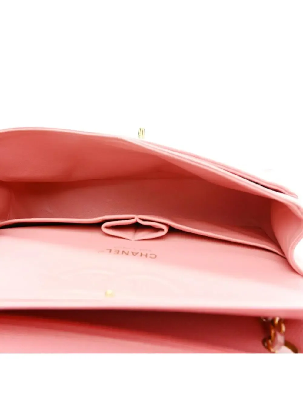 CHANEL indulge timeless