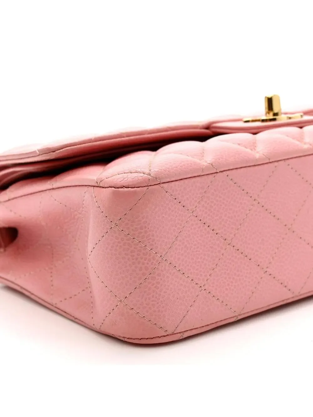 CHANEL indulge timeless