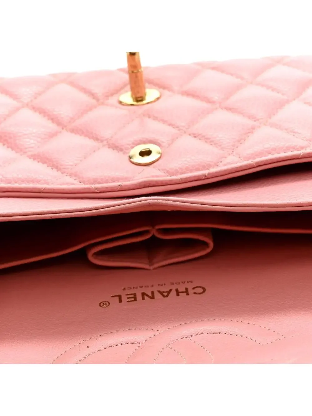 CHANEL indulge timeless