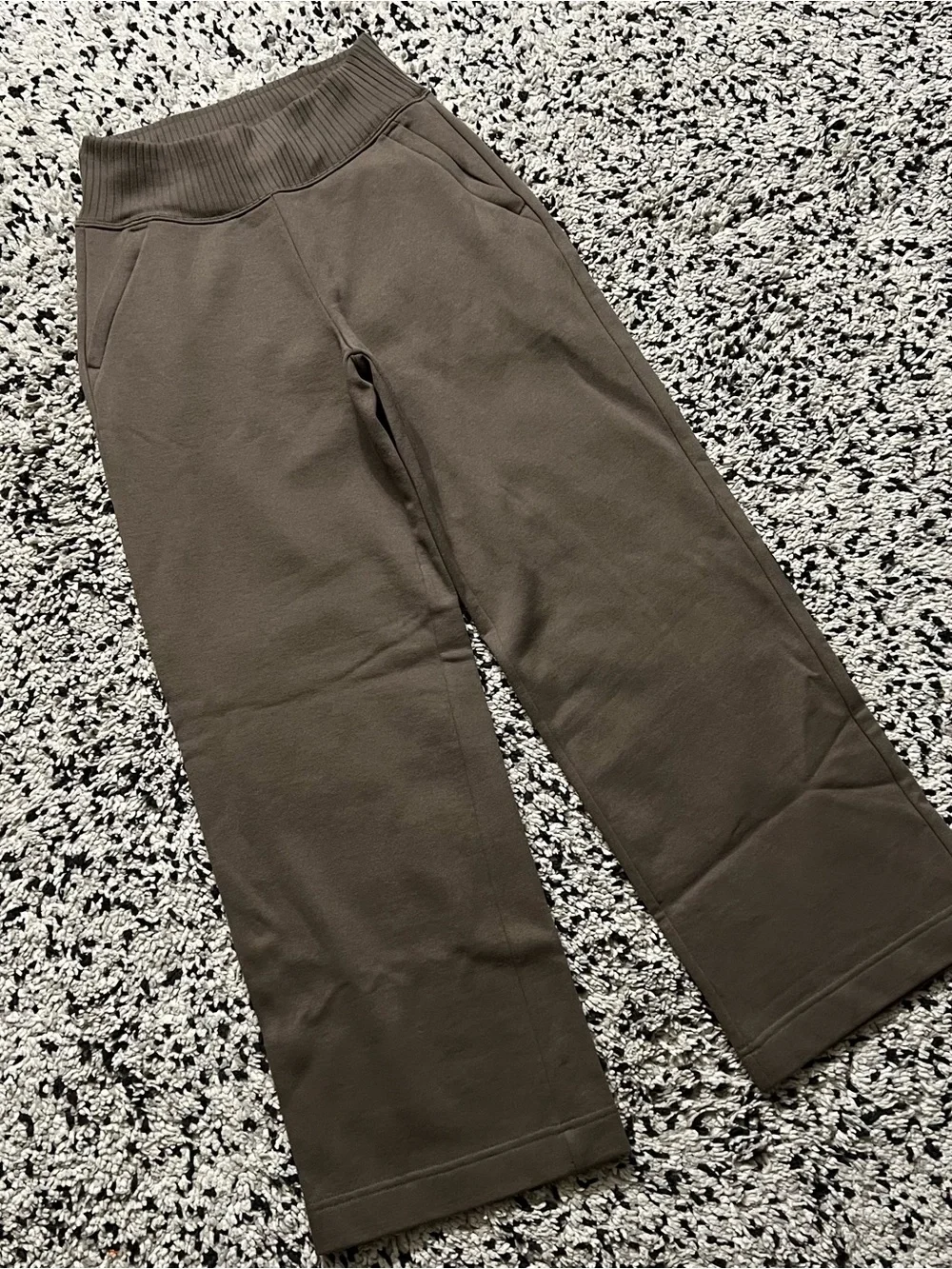 Alo Yoga Serenity Wide Leg Sweatpants Brown Cozy Comfortable Women’s Athleisure