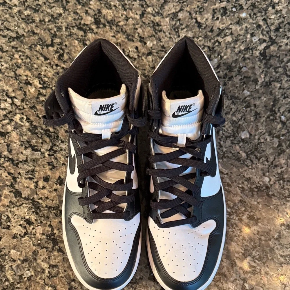 Nike men’s dunk high top Black and White Sneakers EUC 12