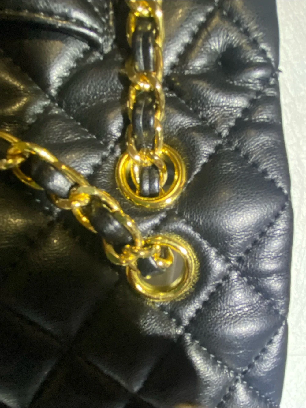 CHANEL medium classic