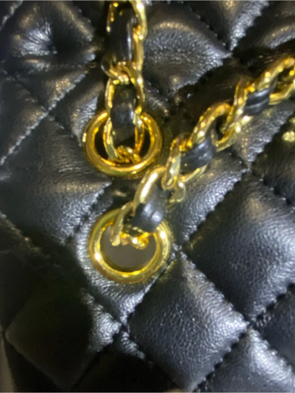 CHANEL medium classic