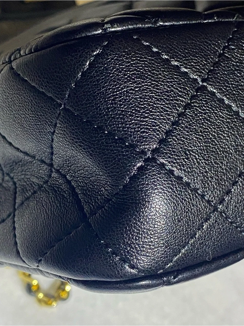 CHANEL medium classic