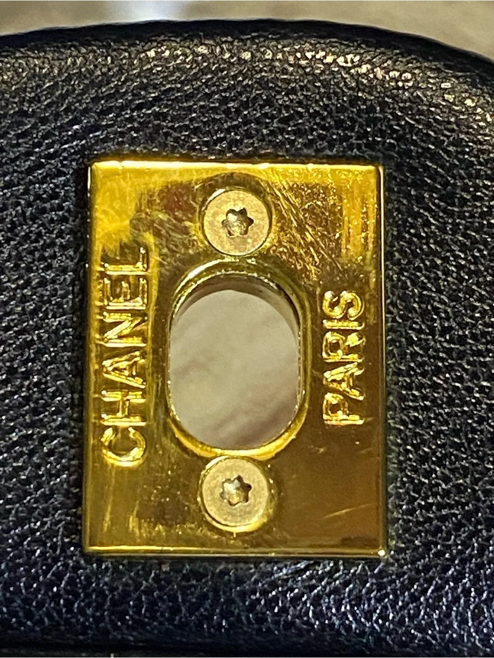 CHANEL medium classic