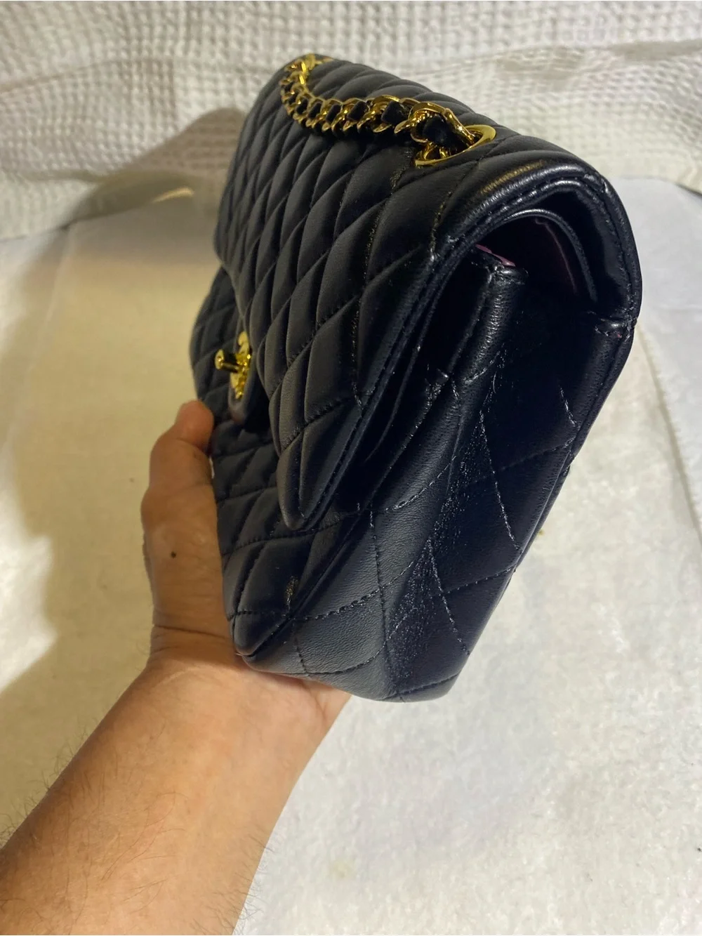 CHANEL medium classic