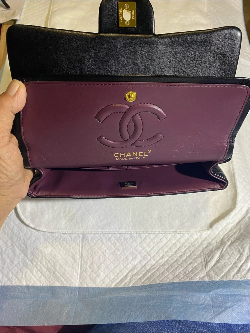 CHANEL medium classic
