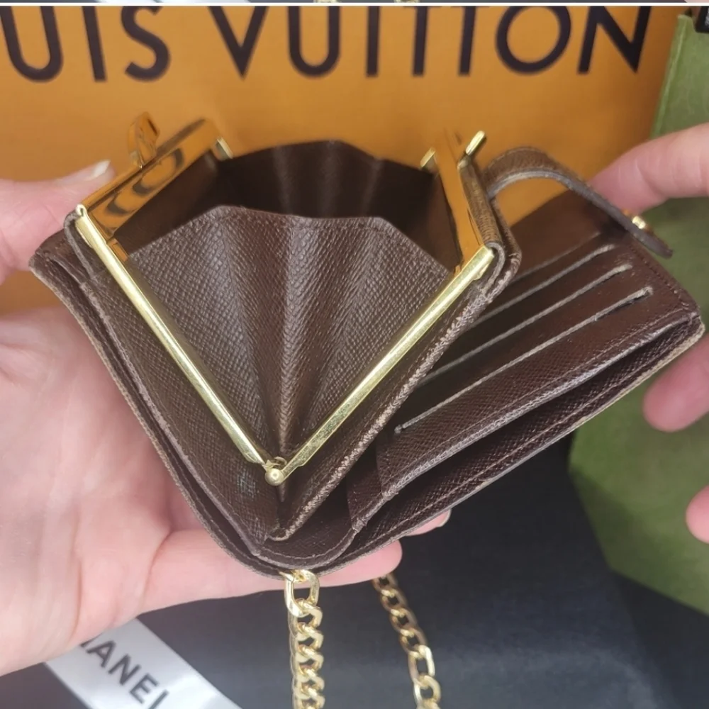 Louis Vuitton elegant louis