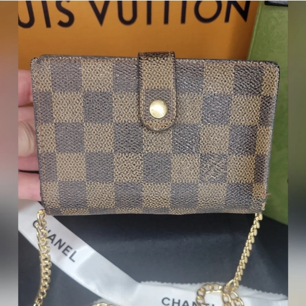 Louis Vuitton elegant louis