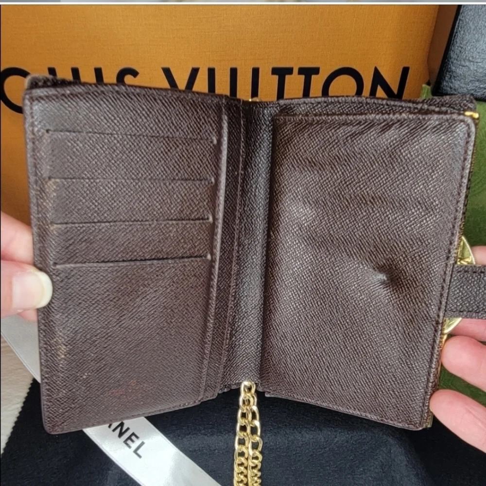 Louis Vuitton elegant louis