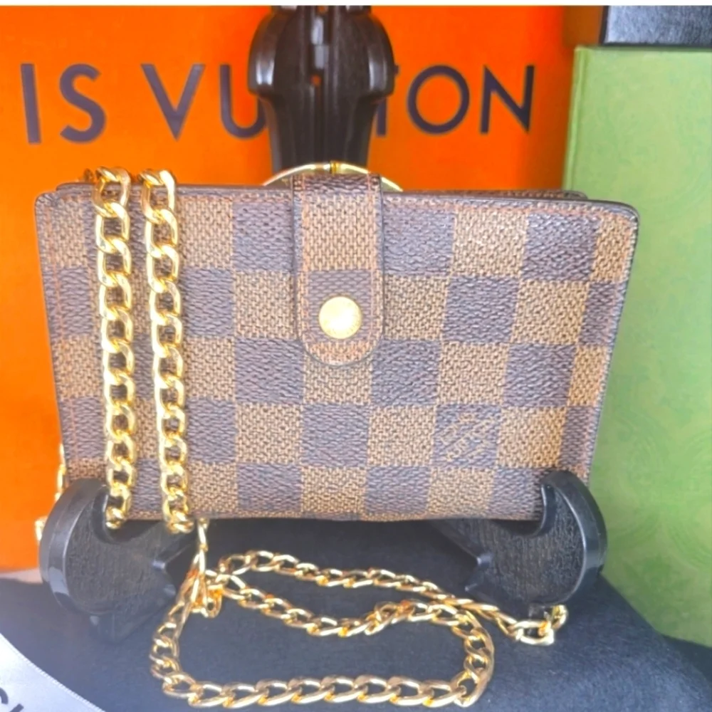Louis Vuitton elegant louis
