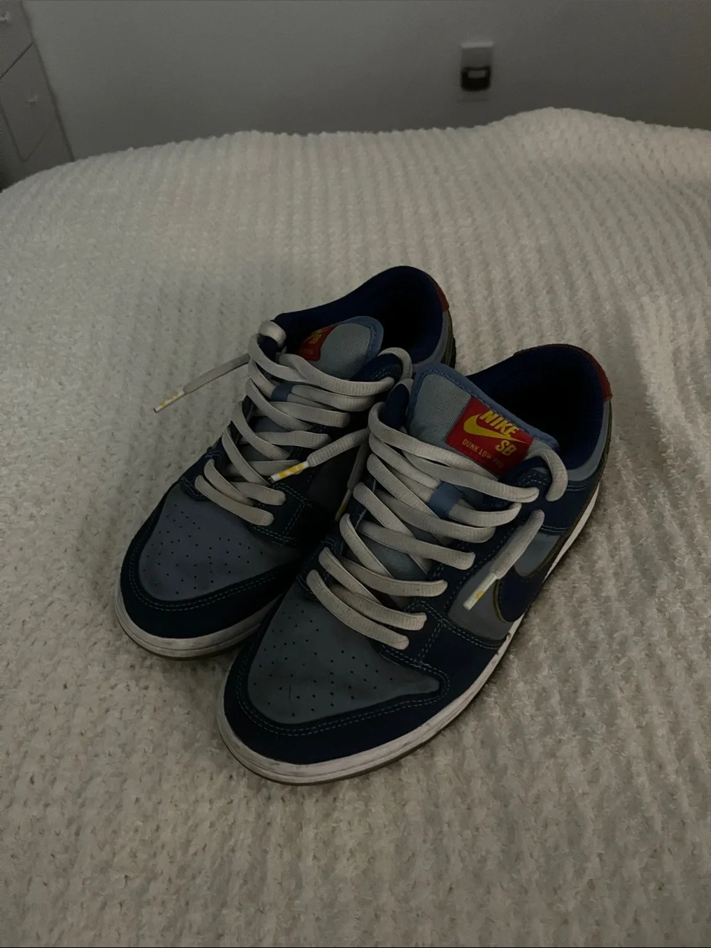 Men’s Low-Top Skate Shoes — Navy/Light Blue