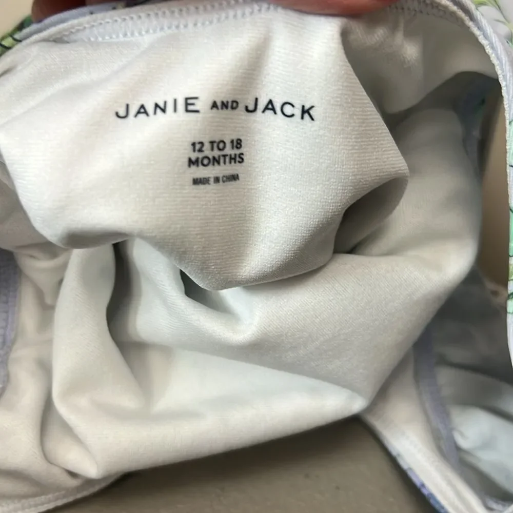 Janie and Jack make splash