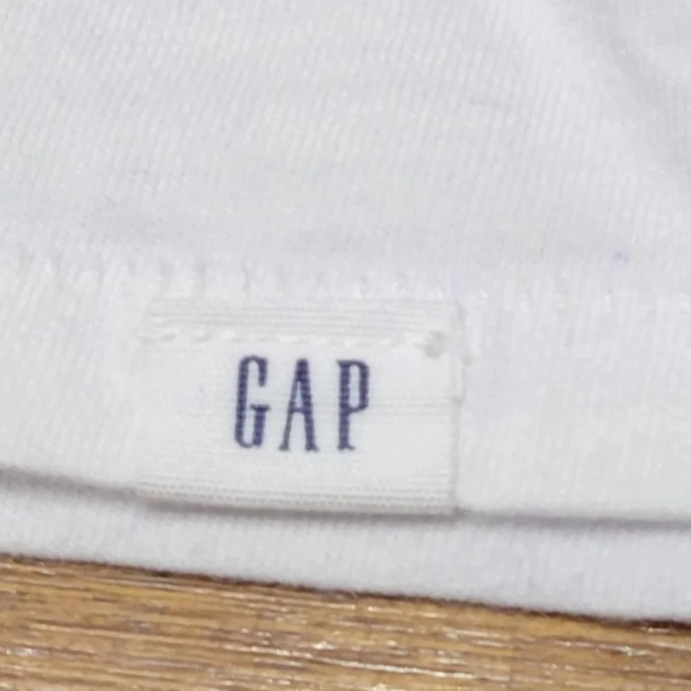 GAP white tee