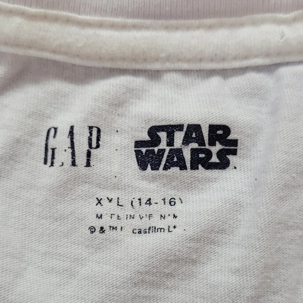 GAP white tee