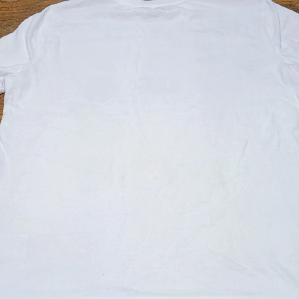 GAP white tee