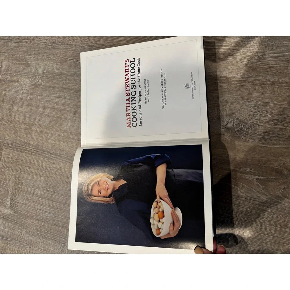 Martha Stewart's Cooking School Hardcover First‎ Edition Cookbook 2008