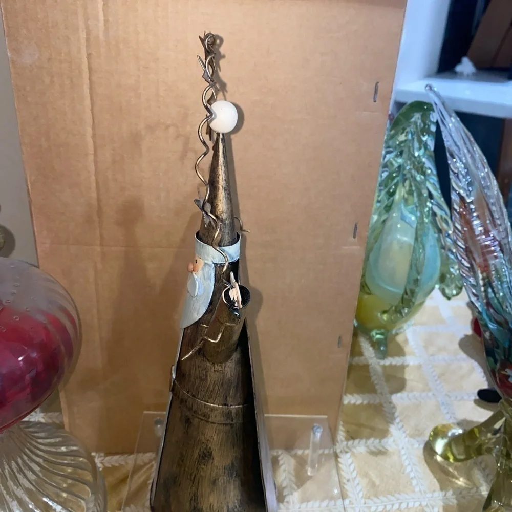 unbranded gold tone