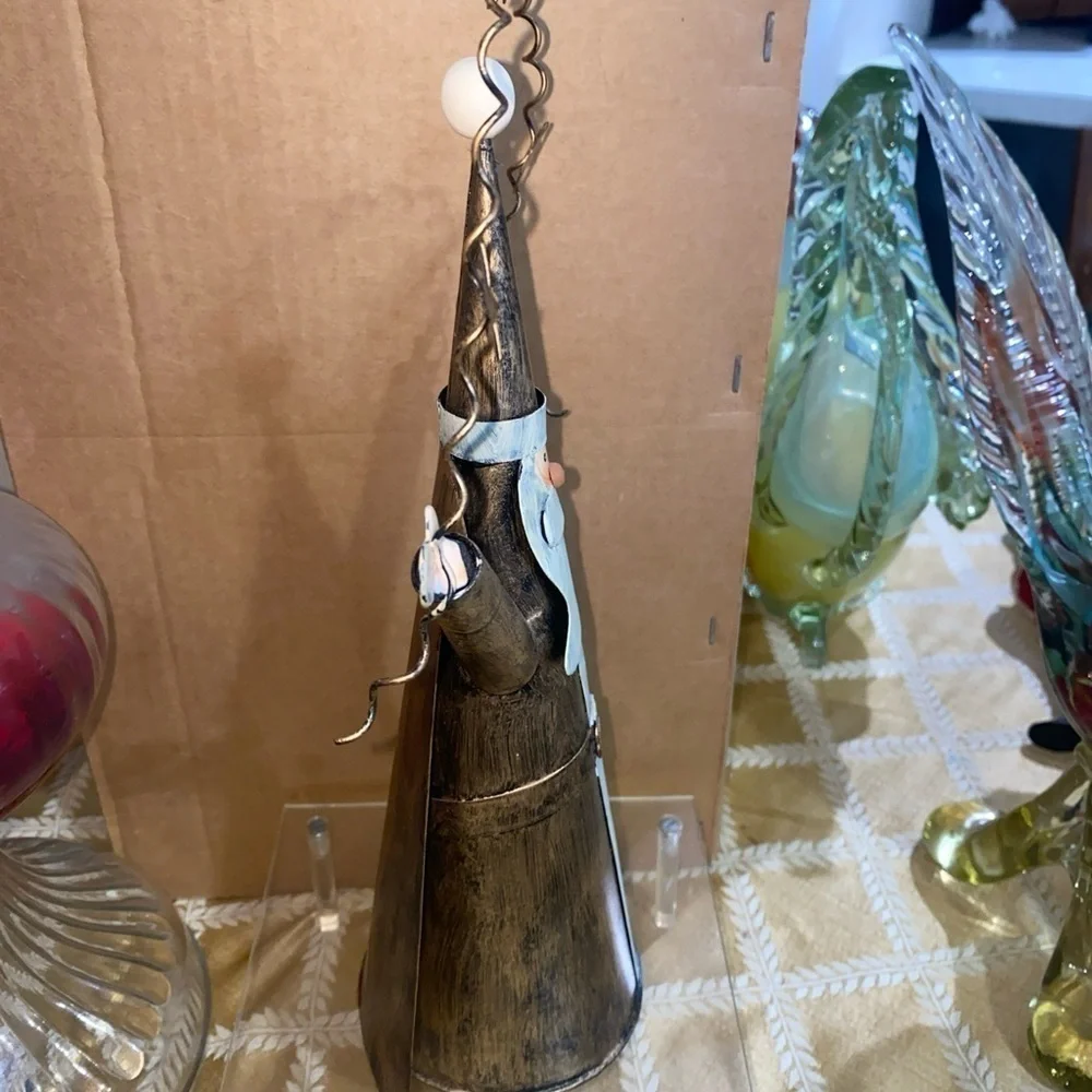 unbranded gold tone