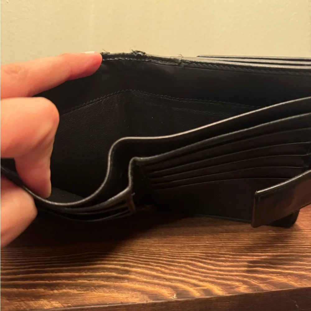 Gucci bifold wallet
