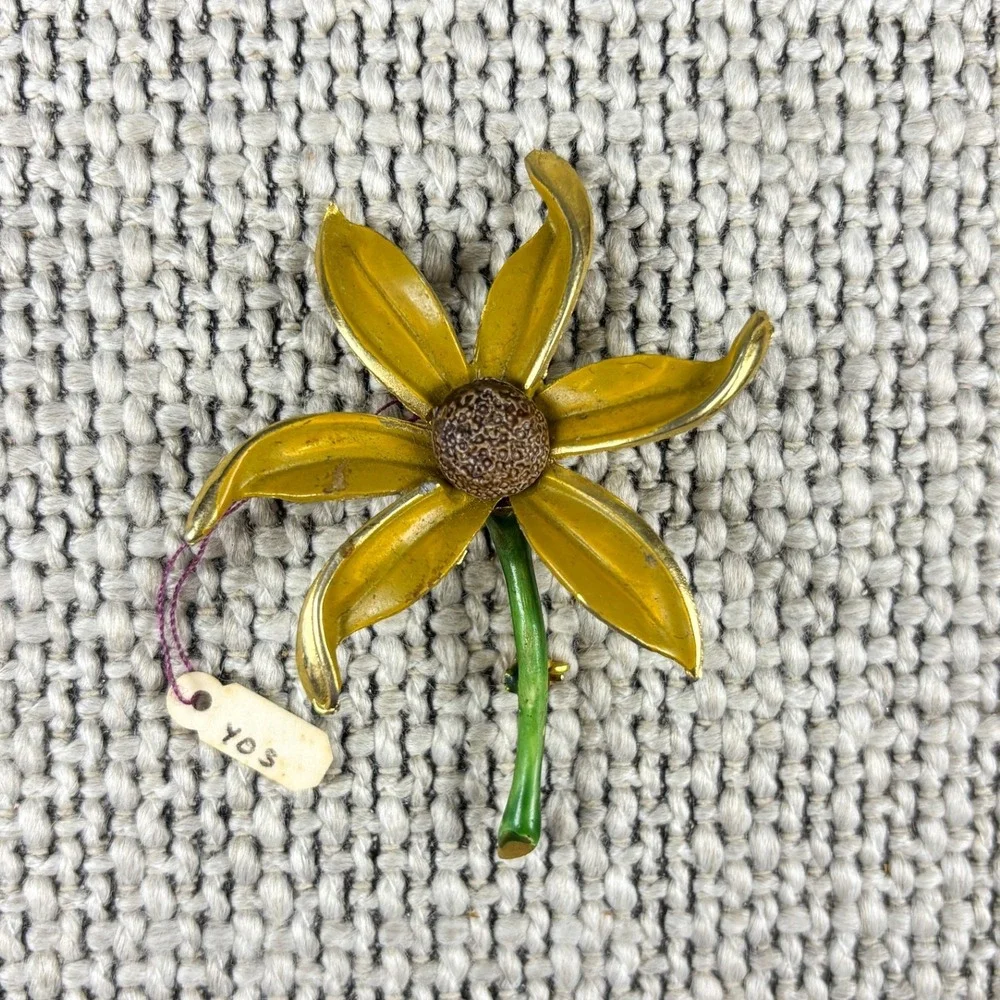 Vintage 1960s Retro Yellow Rotating‎ Flower Power Brooch Gold Tone Floral Pin