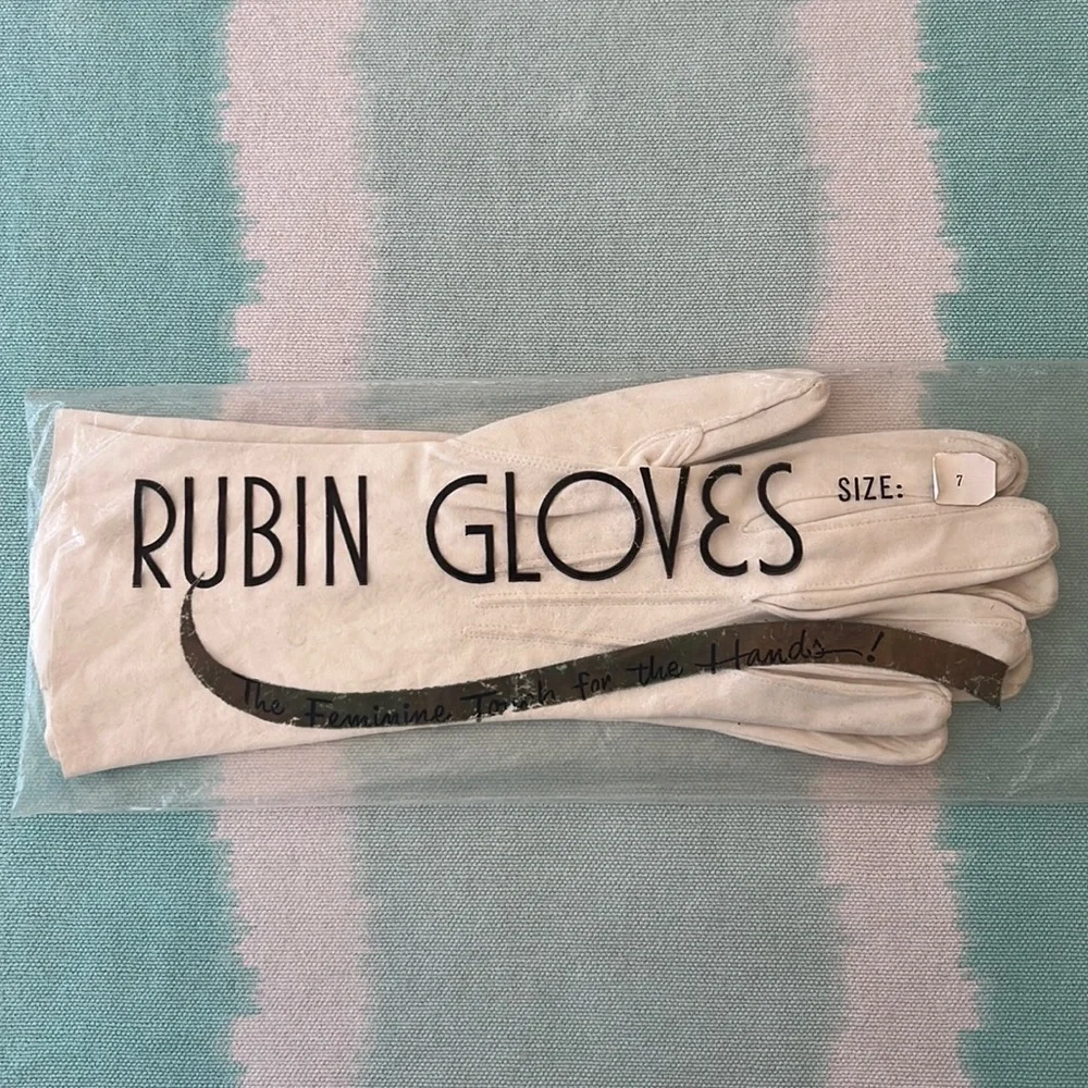 Vintage rubin gloves