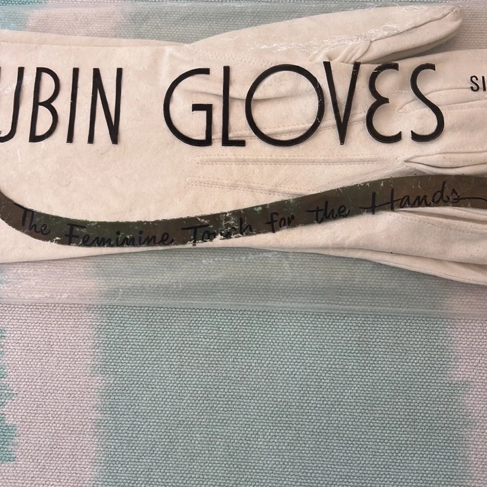 Vintage rubin gloves