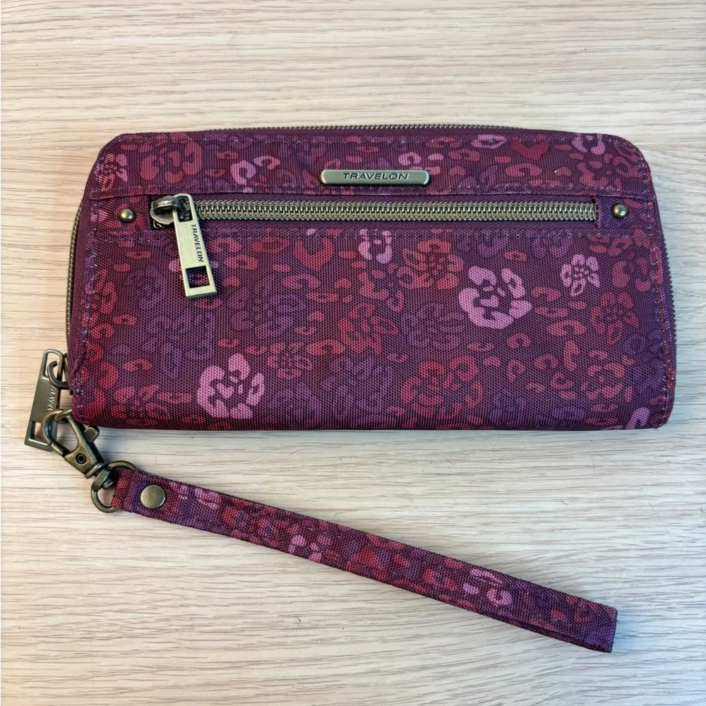 Travelon Zip‎ Around Wristlet Wallet Berry Purple Leopard Floral Print RFID