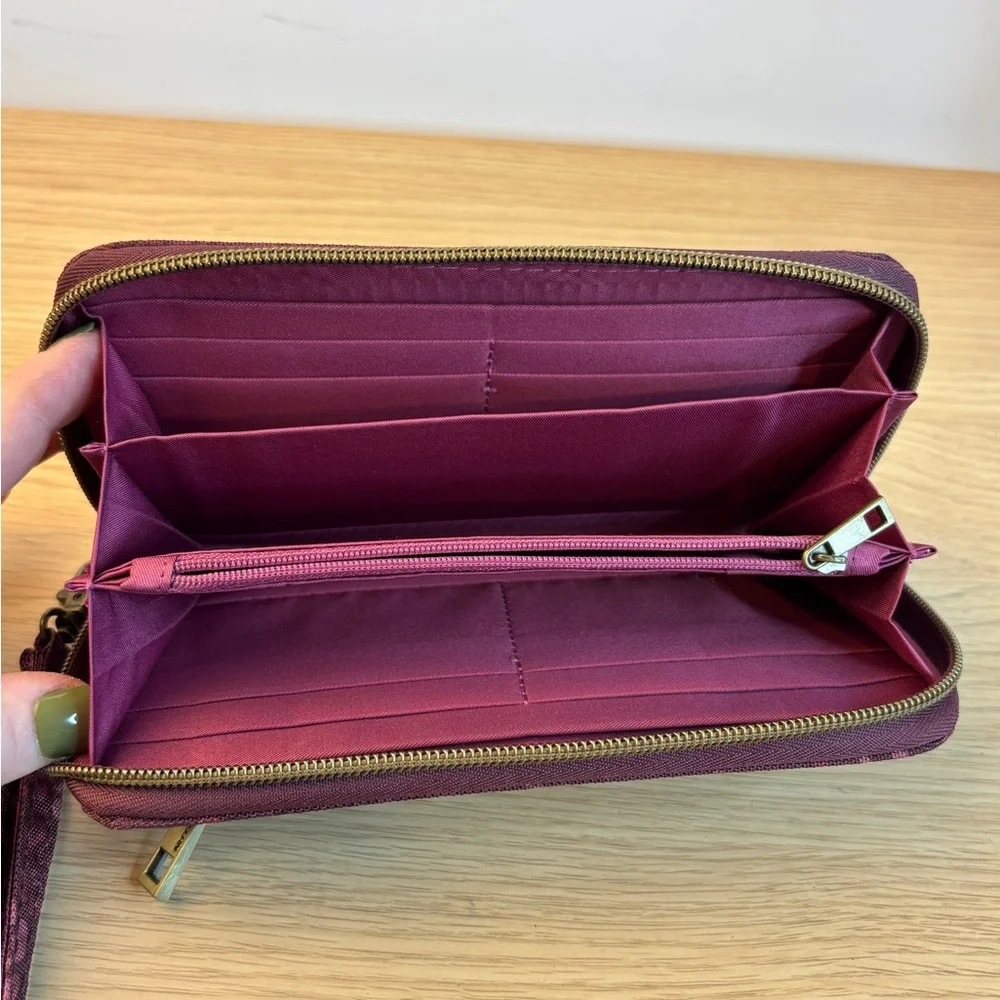 Travelon fashion smartphone highly