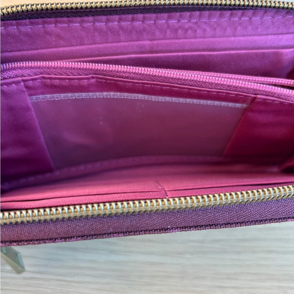 Travelon closure id
