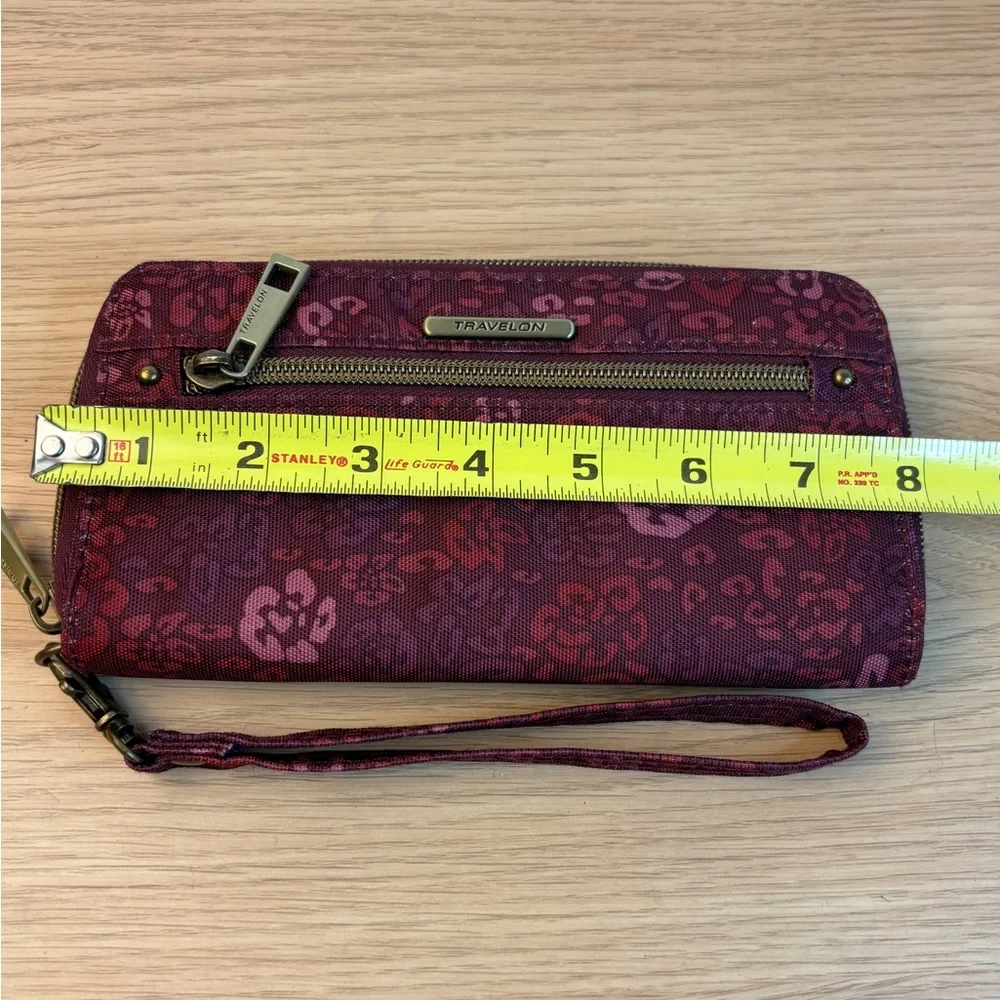 Travelon wrist likely approx