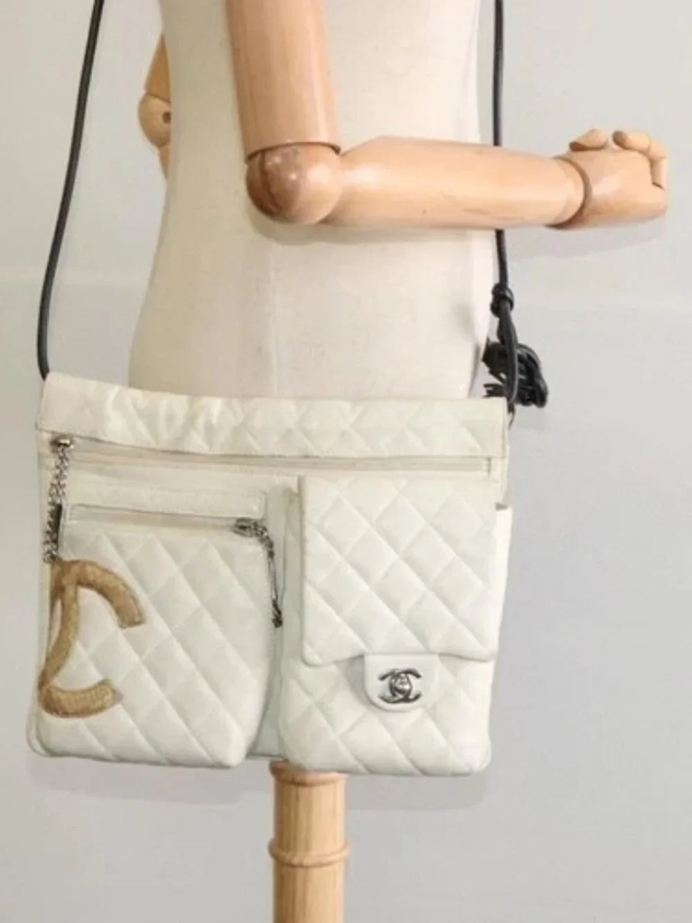 CHANEL Shoulder Bag Lamb Skin White CC Auth BD1411