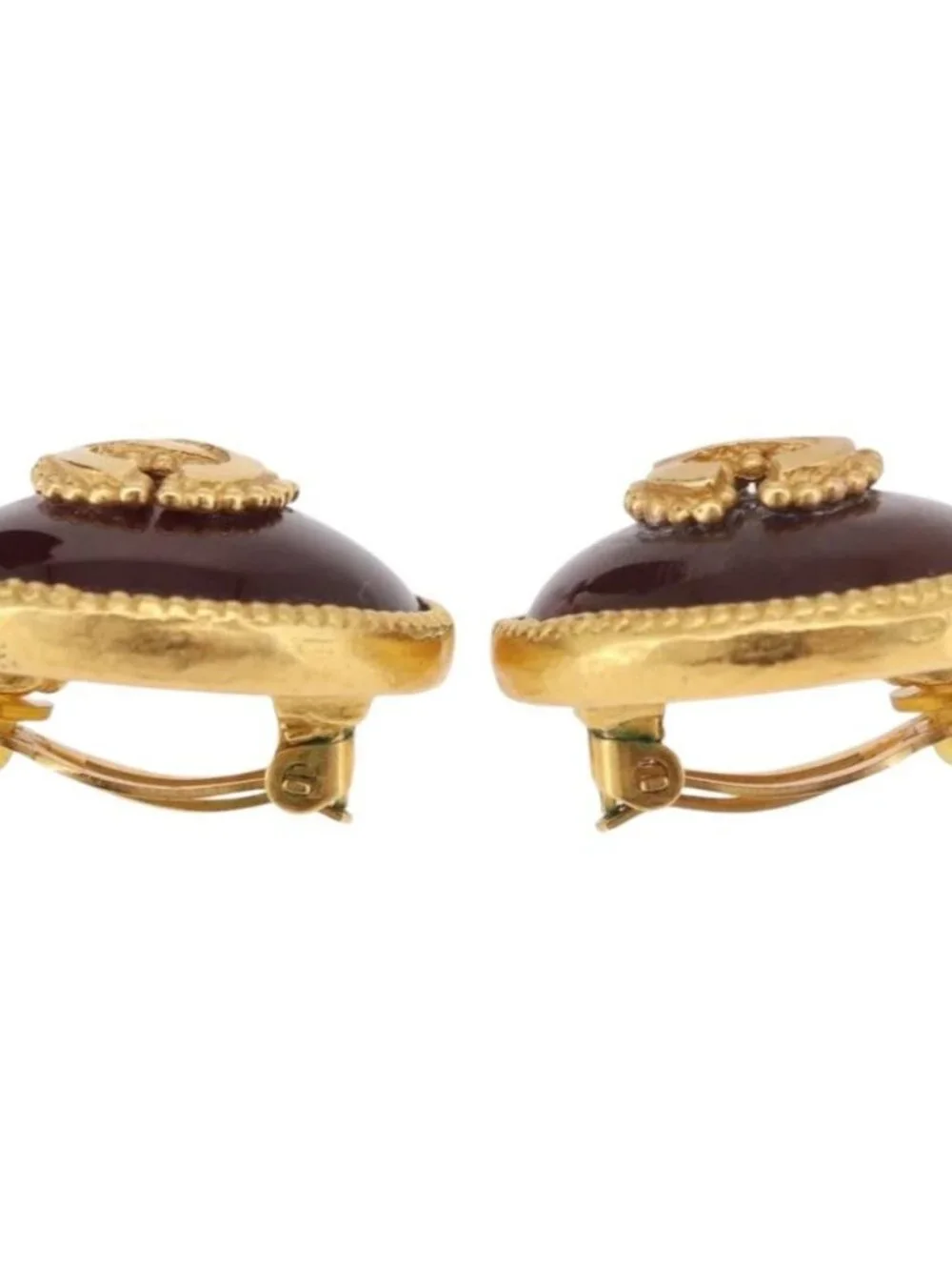 CHANEL brand	chanel color	gold