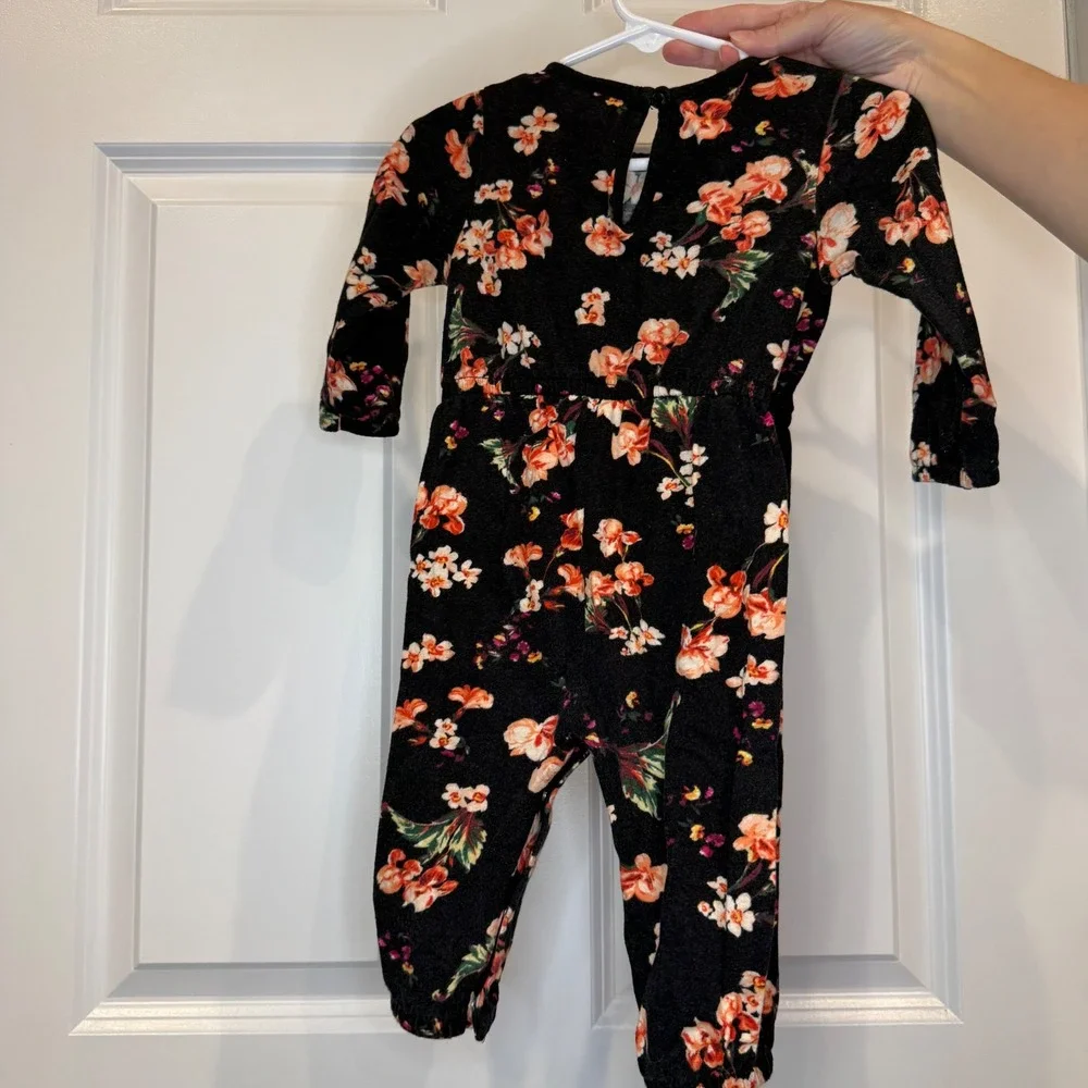 Old Navy Black Floral Long Sleeve Jumpsuit Romper Baby‎ Girl Size 6-12 Months