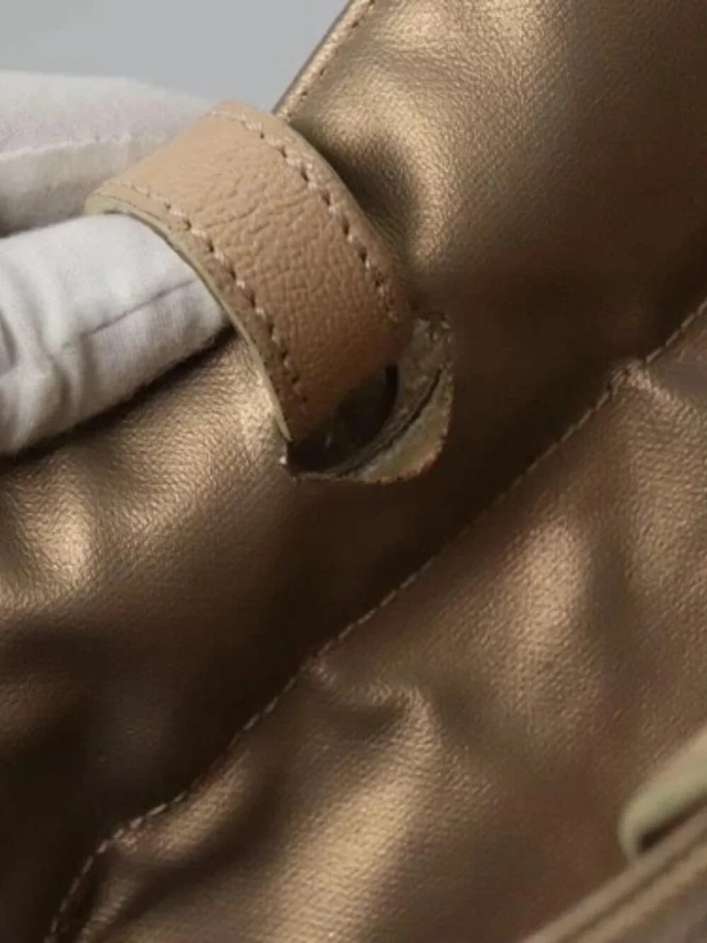 CHANEL bag tone