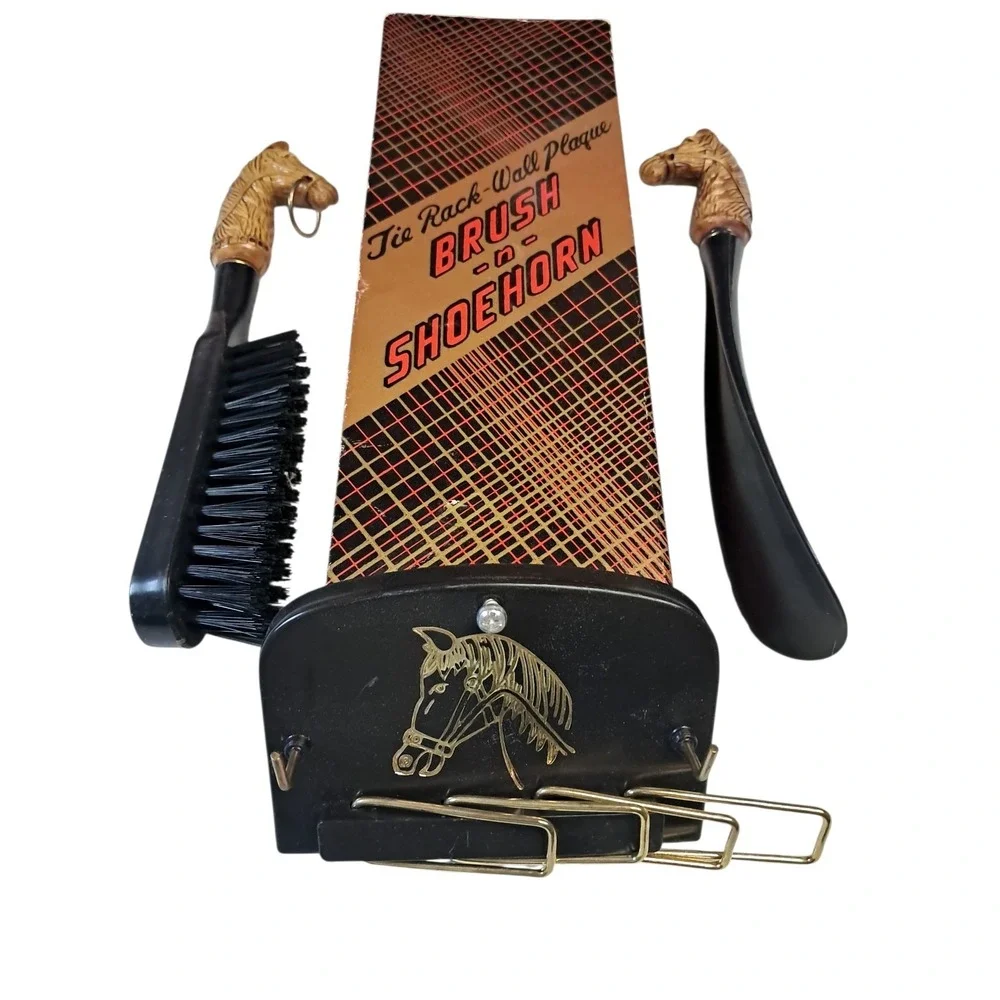 TIE RACK WALL PLAQUE BRUSH And SHOEHORN HORSE HEAD 3 PIECE SET VINTAGE  RETRO !!