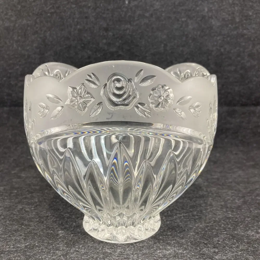 Oneida Southern Garden Lead Crystal Candy Dish with Frosted Rose Design‎ Trinket