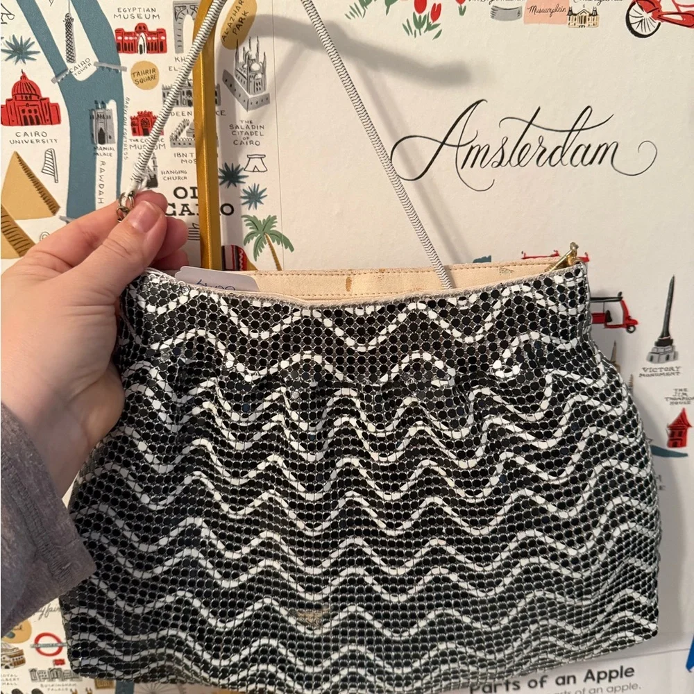 Elegant Vintage Black and‎ White Clutch