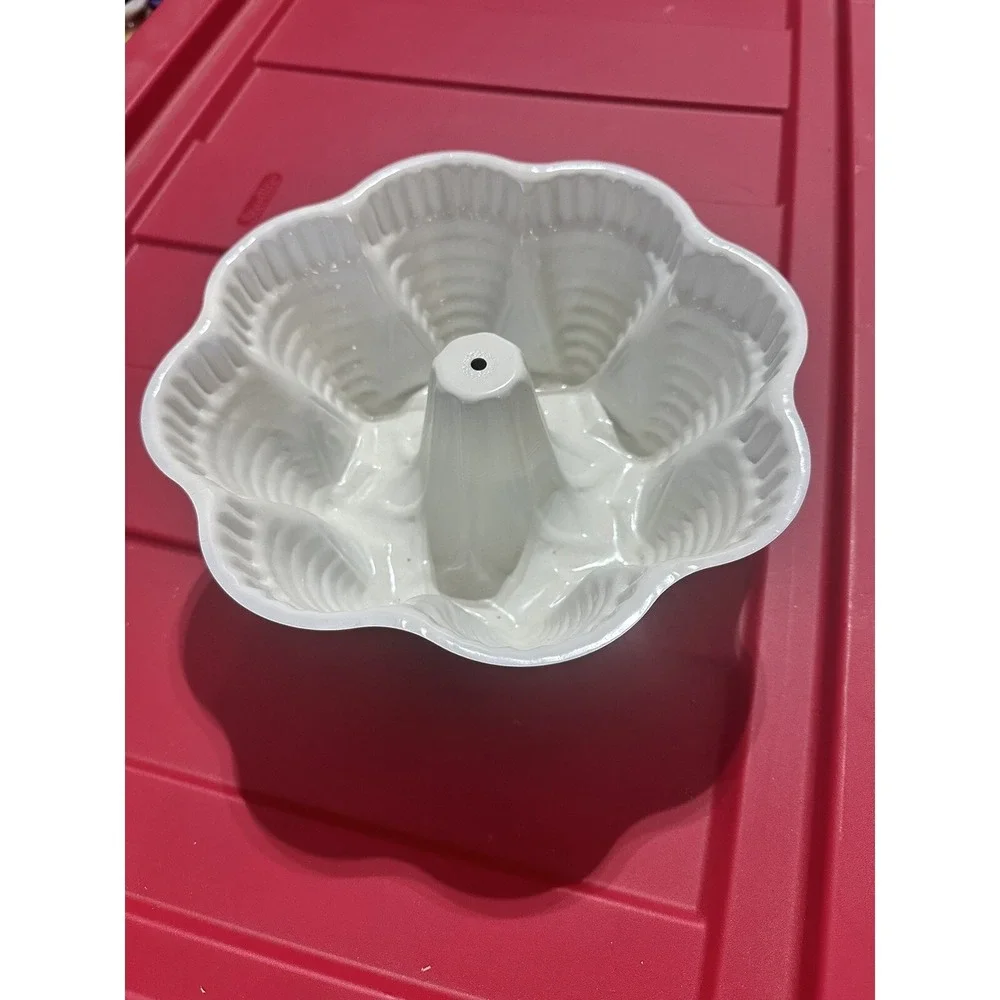 VINTAGE BUNDT FUNNEL‎ CAKE PAN WAVE/CONE/STAR PATTERN - YELLOW/WHITE PAINTED TIN