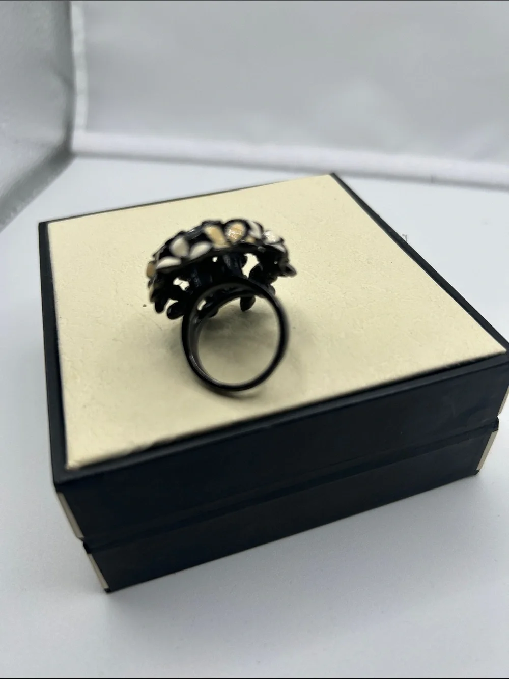 Joan Rivers floral bouquet ring browns creams clear rhinestones any occasion