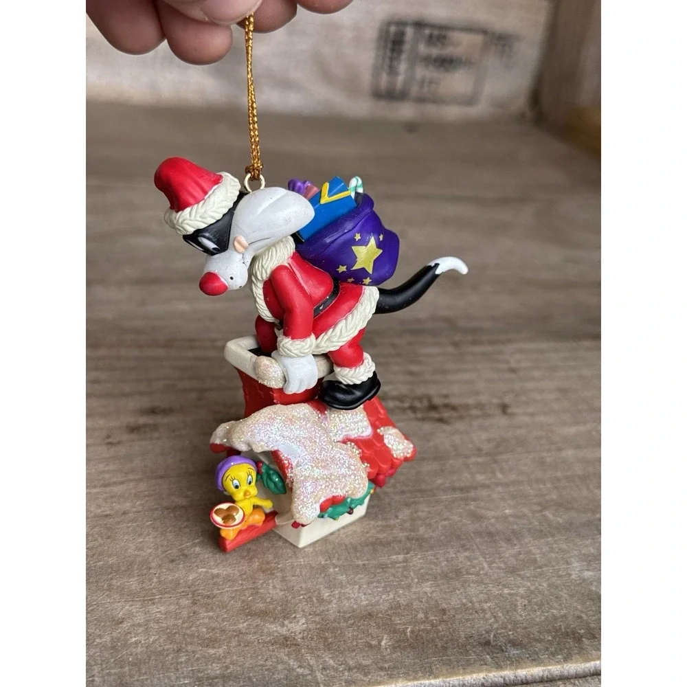 1996 Looney Tunes Sylvester and‎ Tweety Santa Birdhouse Christmas Ornament