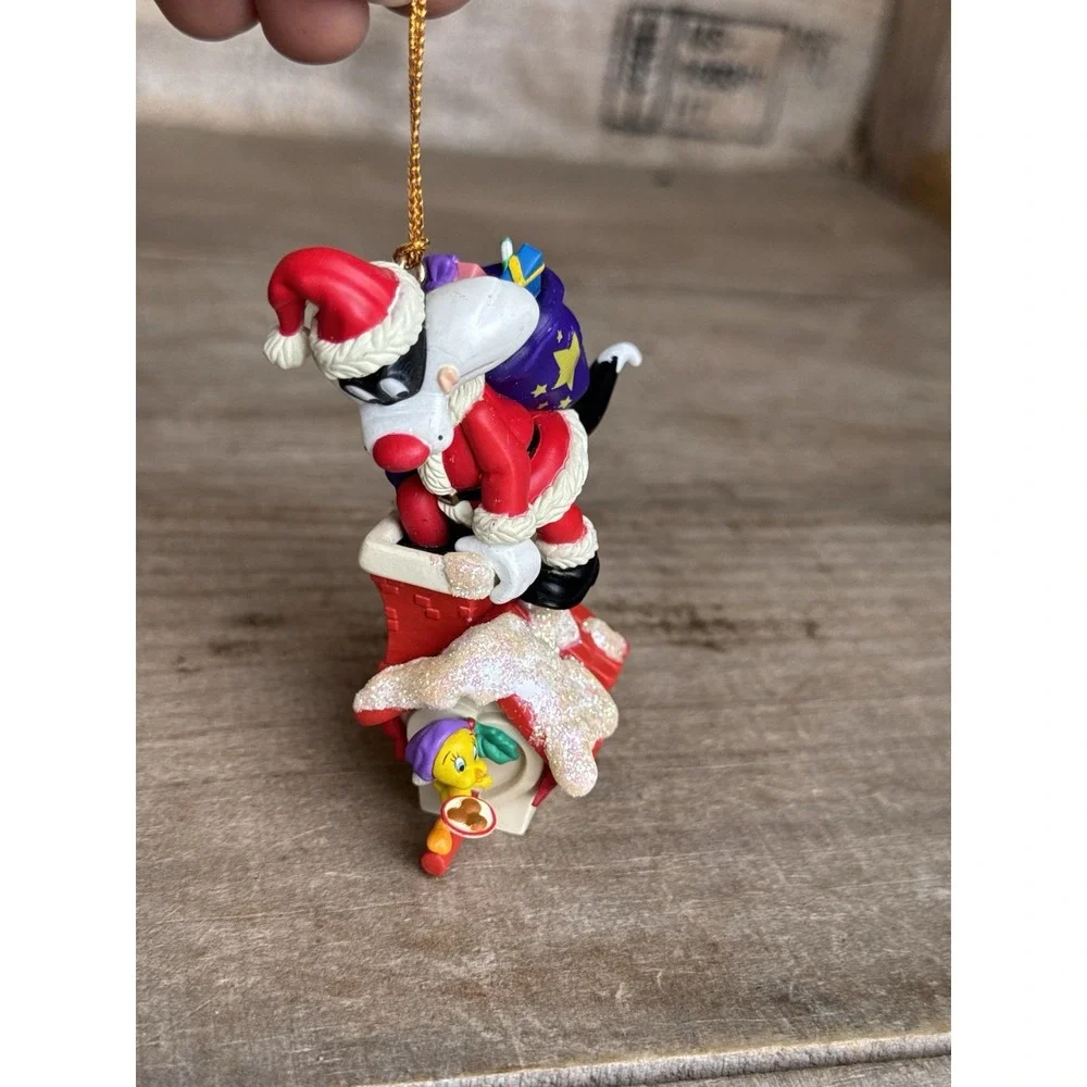 1996 Looney Tunes Sylvester and‎ Tweety Santa Birdhouse Christmas Ornament
