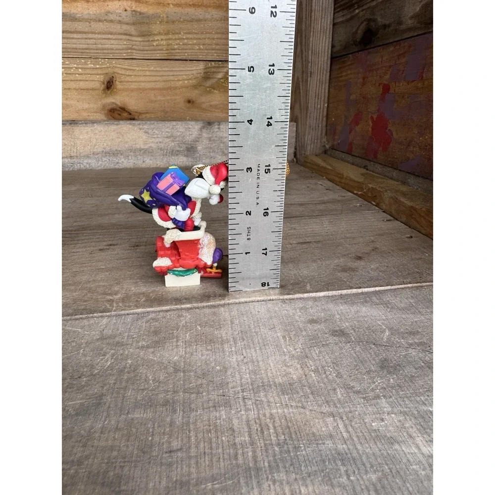 1996 Looney Tunes Sylvester and‎ Tweety Santa Birdhouse Christmas Ornament
