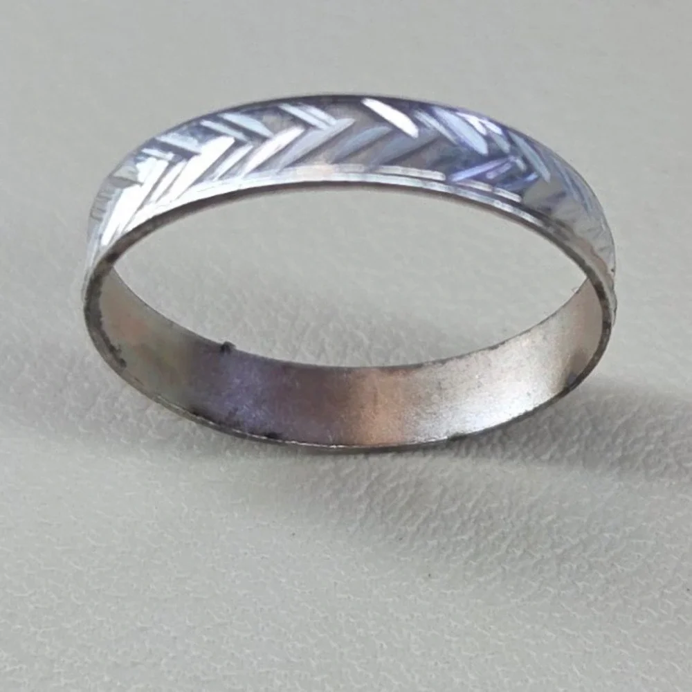 Silver Tone Engraved Chevron‎ Herringbone Pattern Band Ring Size 7
