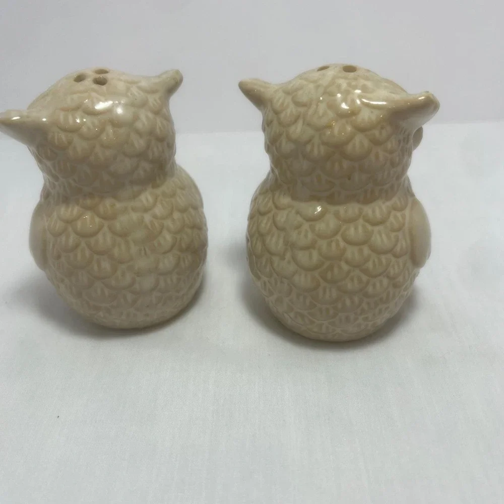 Vtg Style Owl Salt‎ Pepper Shakers Beige Ceramic Pair Mid Century Retro  Decor